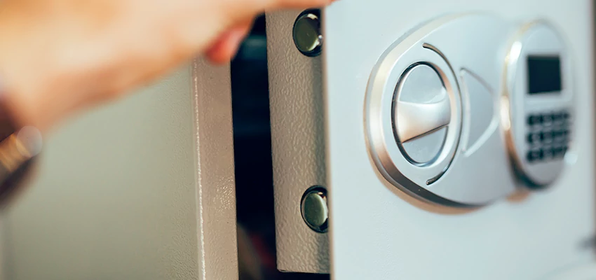 Fingerprint Safe Openers in Richmond, CA